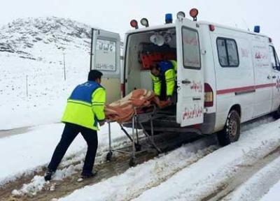 انتقال 28 بیمار در راه مانده برف و کولاک به مراکز درمانی