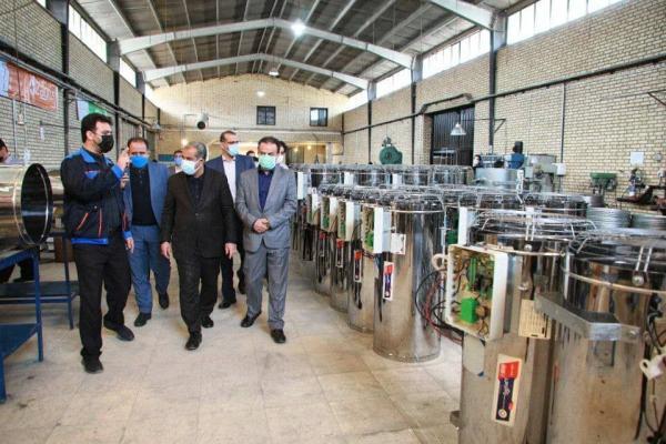خبرنگاران استاندار قزوین از چند واحد تولیدی در شهرک صنعتی لیا بازدید کرد