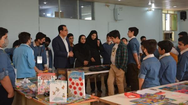 راه اندازی بازارچه کتاب در یک مدرسه در اهواز